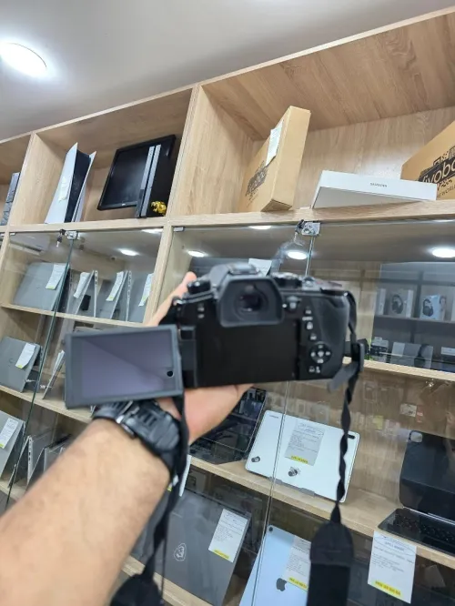  Panasonic Lumix FZ1000 mark  II  Capteur MOS 1"  20.1 MP
