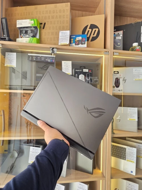 ASUS ROG STRIX  G16  16 i7 13650HX & RTX 4060 8GB (16GB/512 GB SSD NVME)