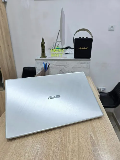 ASUS VivoBook 17 Ryzen 7 3700U 12GB /512GB