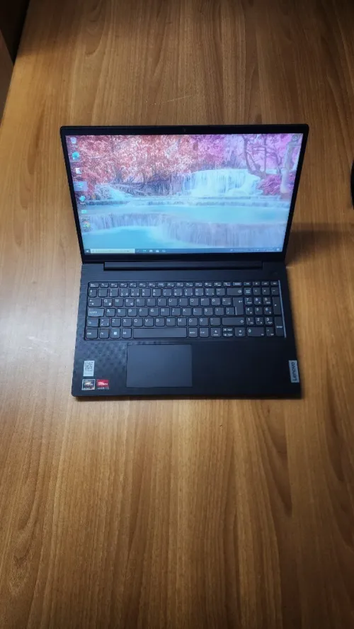 LENOVO V15 RYZEN 5 7520U 8Go 512 SSD RADEON GRAPHICS  Ècran 15,6 FHD QWERTY
