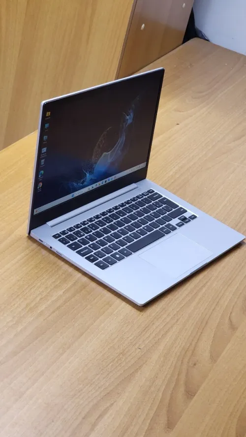 Galaxy book 2 Go Snapdragon 7c plus 2,40Ghz 4Go 128 SSD UHD GRAPHICS ecran 14 FHD LED Display QWERTY