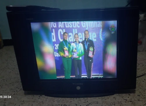 TV CRT CONDOR Ultra Slim 55 CM + Demo Full HD et adapdateur