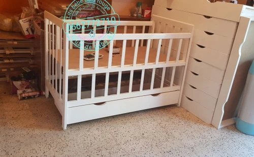 Lits bébé bois rouge et hêtre 