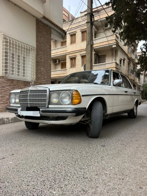 Mercedes W123 1982 