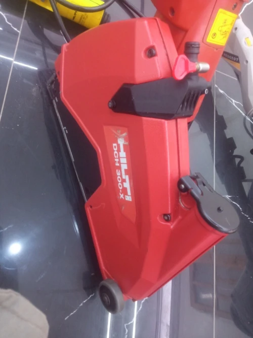 Découpeuse hilti dch300-x année 2019 presque Neuf 
