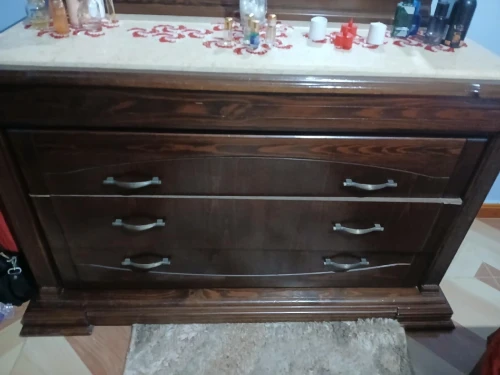 Chambre à coucher sans armoire 