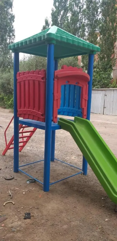 Airs de jeux , Toboggan , balançoire , bascule , tourniquet , jeux de ressort 