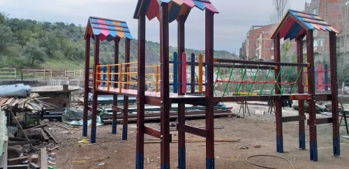 Toboggan Balançoire Bascule Tourniquet Échelle jeux de ressort