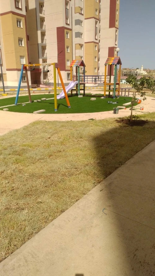 Toboggan bascule espace de jeux pour enfants balançoire gazon synthétique