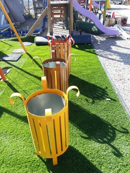 Equipement airs de jeux et aménagement extérieure , toboggan , balançoire, jeux de ressort.