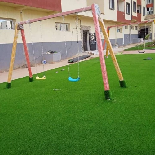 Airs de jeux , Toboggan , balançoire , bascule , tourniquet , jeux de ressort 