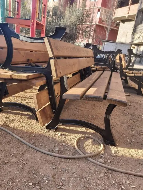 Banc public , table extérieure , poubelle , banc public fonte , acier , bois 