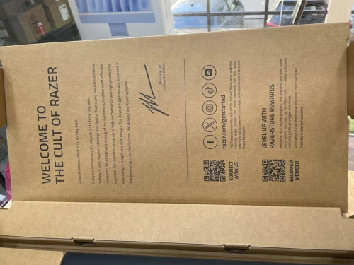 RAZER BLADE 16 RYZEN 9 AI 365 /QHD+240HZ /32GB RAM 1000Go RTX 5080 QWERTY