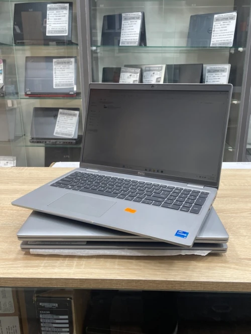DELL LATITUDE 5520 i5-1135G7 1.20 Ghz / 16 ddr4 3200mhz - 512ssd / INTEL IRIS XE UHD - 15 pouce FHD 