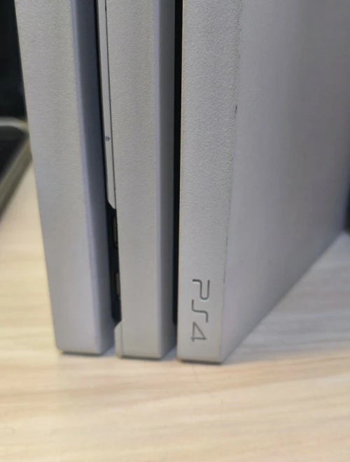 Ps4 Pro مفلاشي   1 manette original  hdd 1Tr  Ver : 1250