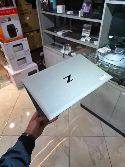 laptop HP ZBook Firefly 14 G8  Puissance et Élégance
