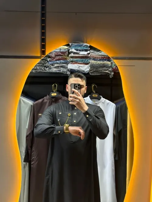 قميص لون اسود فقط