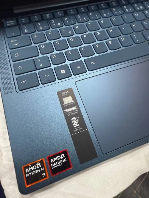 Lenovo yoga slim7 14akp10