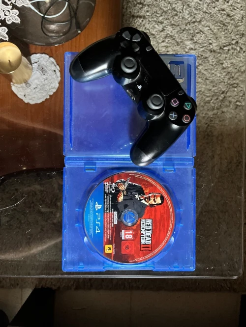 PS4 Slim 500Gb avec boite + Read Dead 2