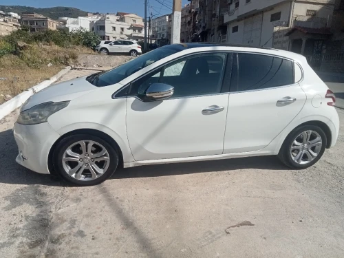 Peugeot 208 2015 Allure