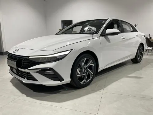 Hyundai ELANTRA 2025 