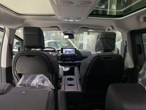 Peugeot Traveller 2025 VIP
