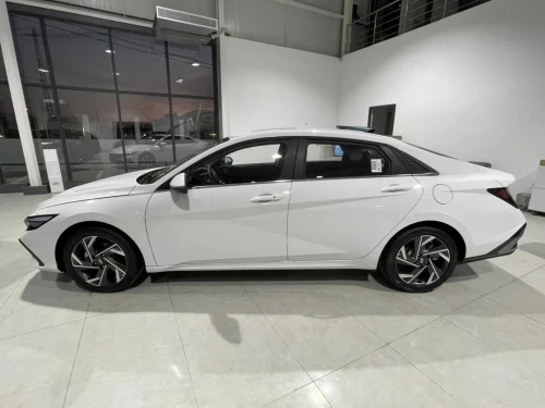 Hyundai Elantra 2025 