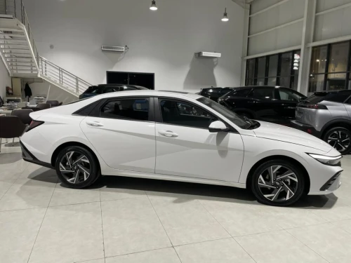 Hyundai Elantra 2025 