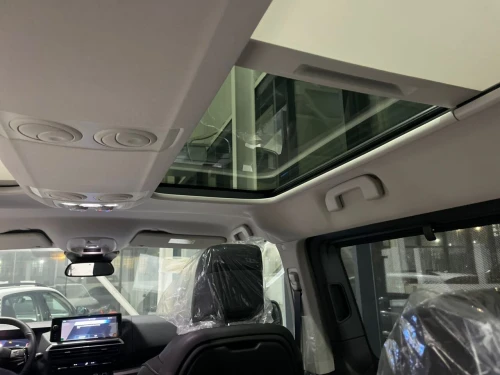 Peugeot Traveller 2025 VIP