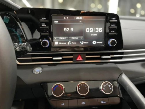 Hyundai ELANTRA 2025 