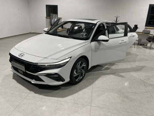 Hyundai ELANTRA 2025 