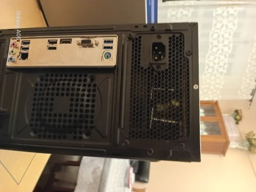 Pc avec écran LG et clavier souris et deluxe baffes RGB