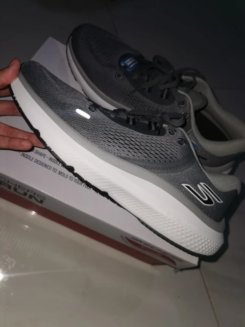 Addidas skechers comfortable 