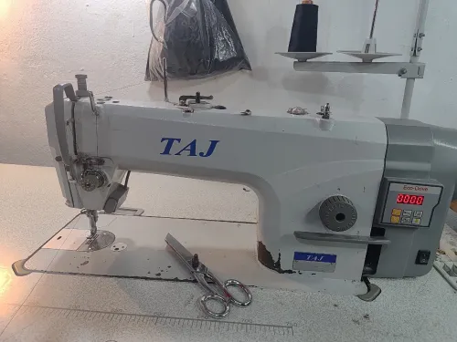 Machine à coudre marq taj petit charyou