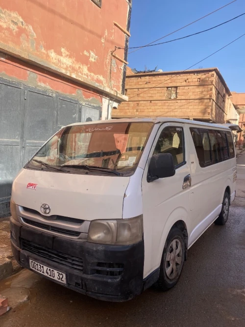 Toyota Hiace 2010