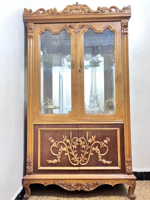 Armoire vitrée style ancien / classique/bois etre