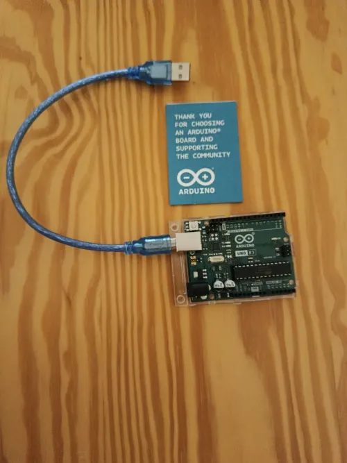 لوحة تطوير أردوينو + كابل يوسبي( USB Carte de Développement Officielle Arduino UNO REV3)