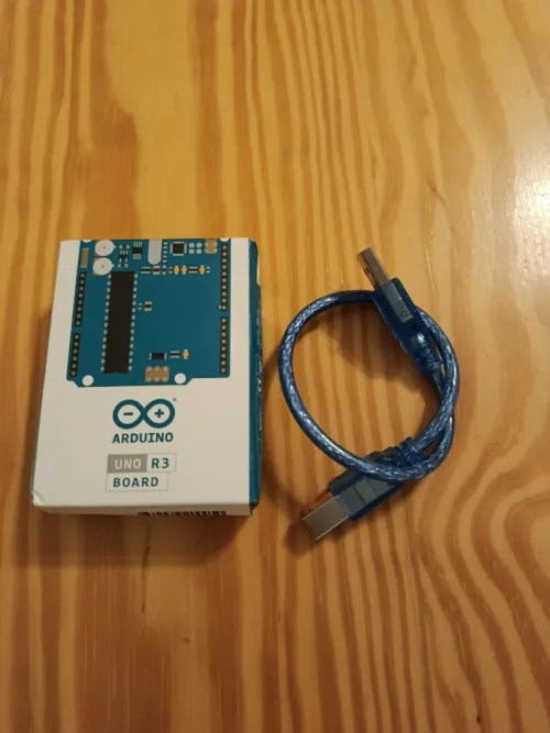 لوحة تطوير أردوينو + كابل يوسبي( USB Carte de Développement Officielle Arduino UNO REV3)
