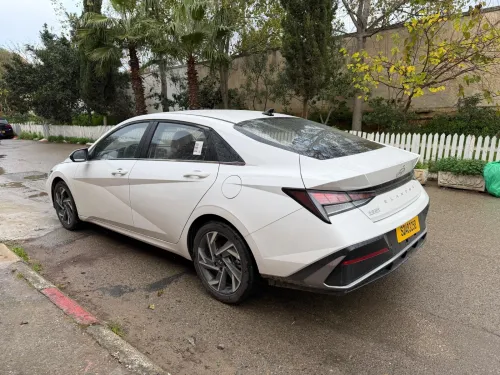 Hyundai Elantra 2025 