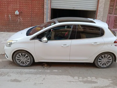 Peugeot 208 2016 Allure Facelift