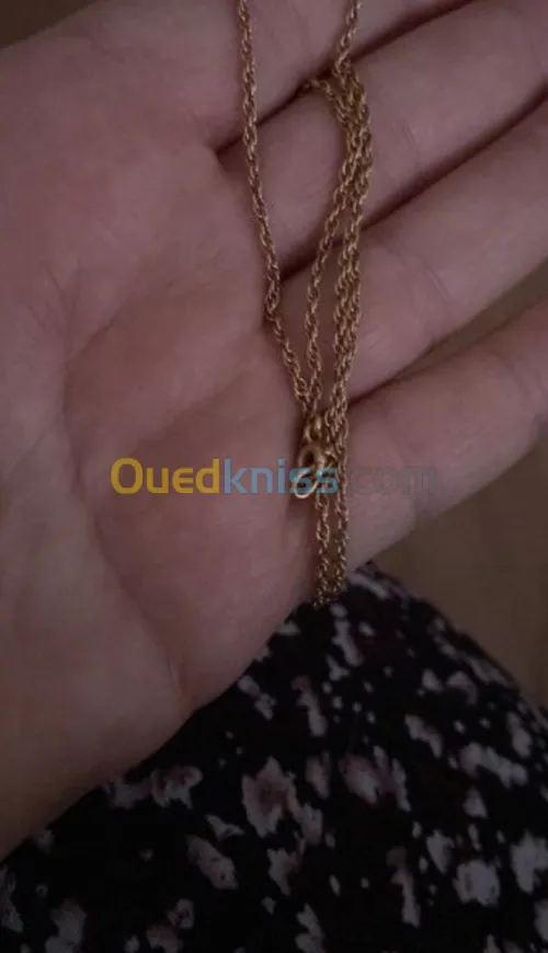 Collier en or 18 carat bien de France 
