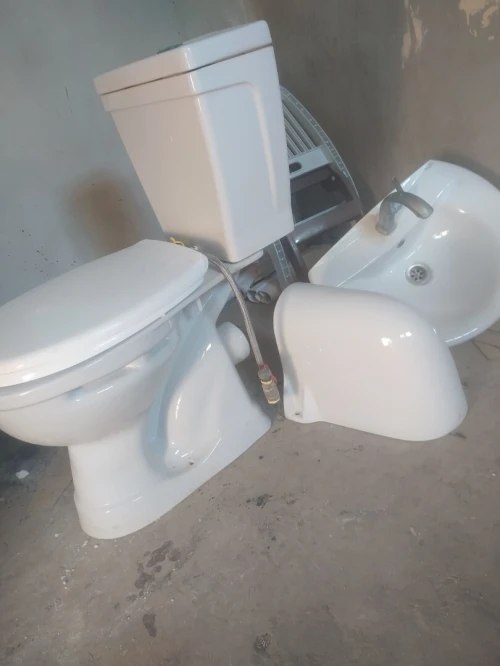 Toilette anglais et lave main