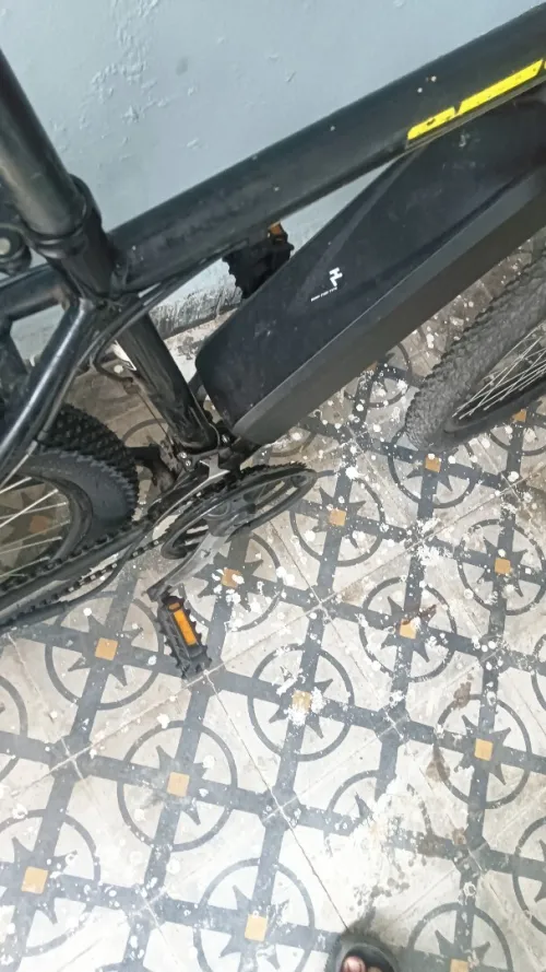 Vélo électrique avec chargeur 