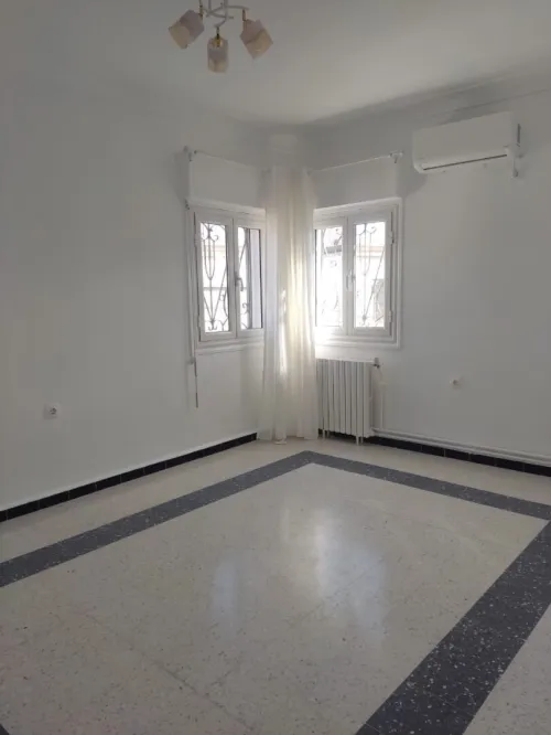 Location Appartement Niveau de villa F4 Alger Hydra
