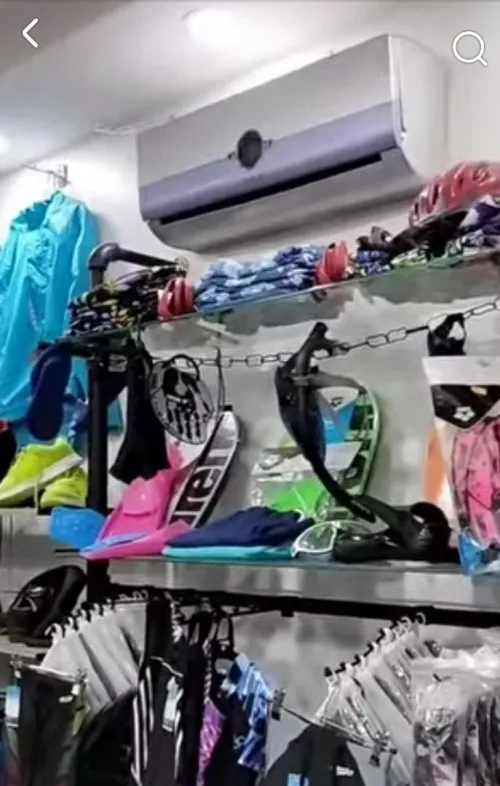 Matériel de magasin avec équipement