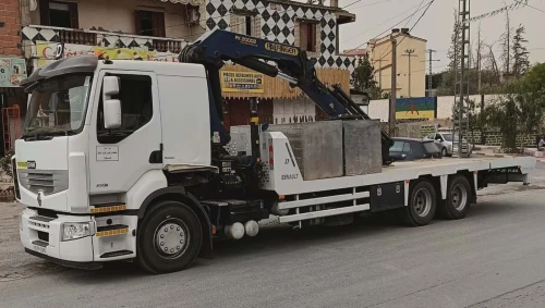 Camion grue dépannage 10 ton avec grue de 9 ton.