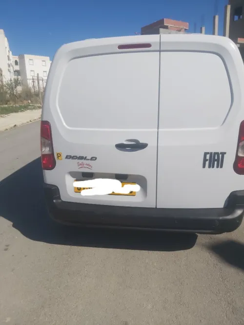 Fiat Doblo 2024 3 place commecial