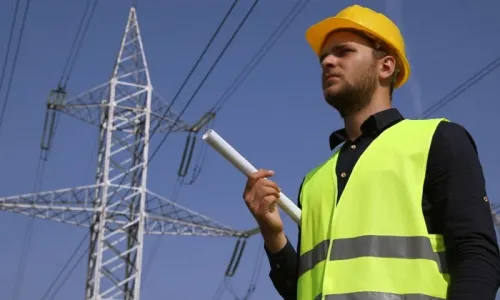 Technicien en électricité industrielle.