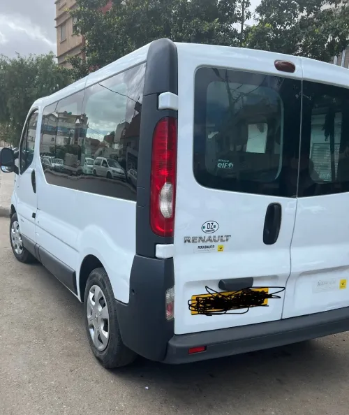 Renault trafic vitré 9place 1/9 dci 2011