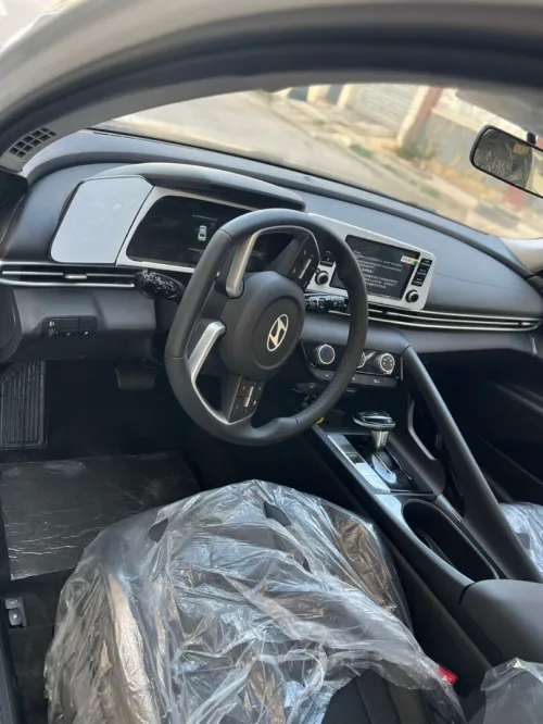 Hyundai Elantra 2025 